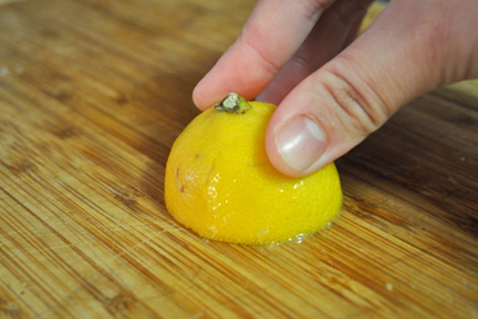 lemon-cutting-board